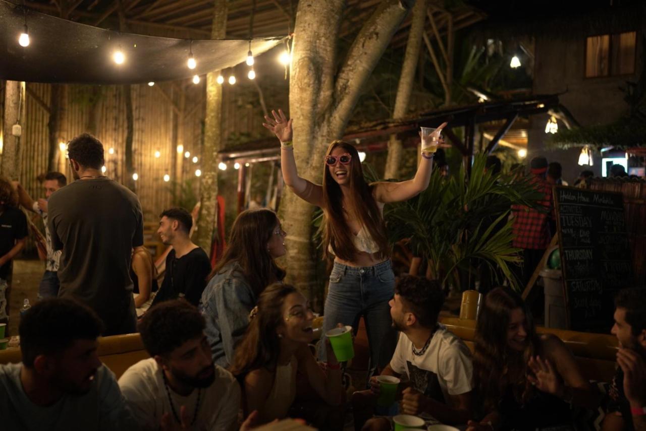 Hidden House Hostel Party Montanita Luaran gambar